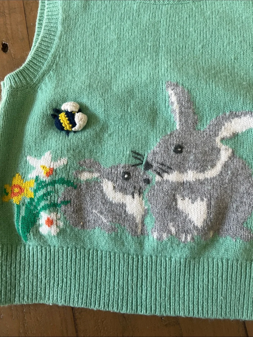 Mini Boden bumble bee rabbit flower knit sweater vest 4-5 years best 3-4 years